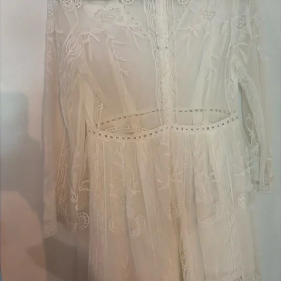 Elegant White Lace Dress - Picture 6 of 6